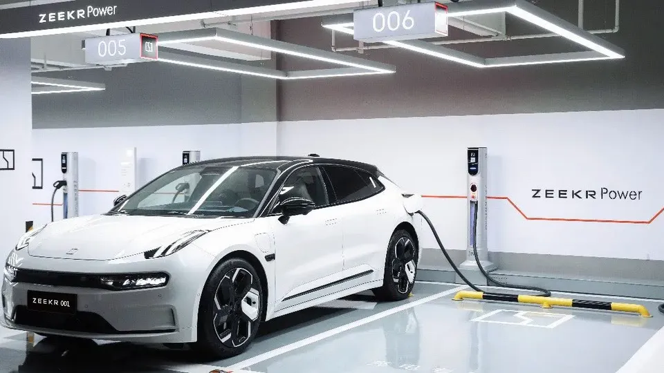 Colonnine Zeekr 600kw con auto
