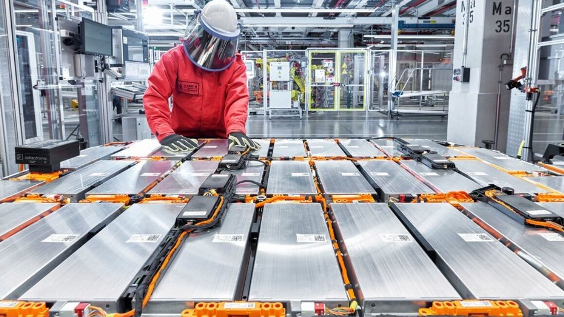 Comau ha progettato il robot che ricicla le batterie delle auto in modo sostenibile