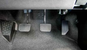Come l'auto elettrica salverà il cambio manuale (forse) | Elettronauti.it