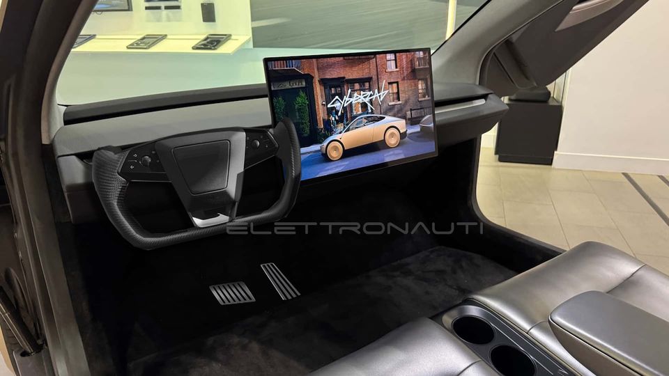 Tesla valuta un Cybercab con volante e pedali