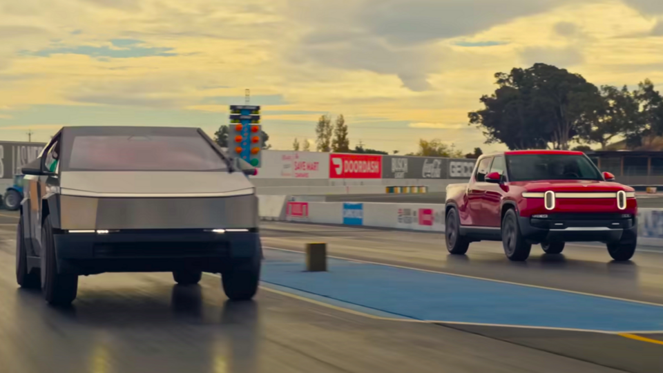Tesla Cybertruck vs Rivian R1T, batterie, motori, Cx e costi
