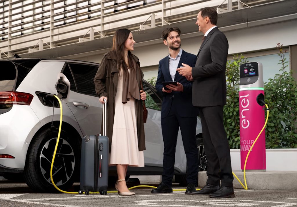 Enel Plug&Charge ricarica EV senza app né tessere | Elettronauti.it