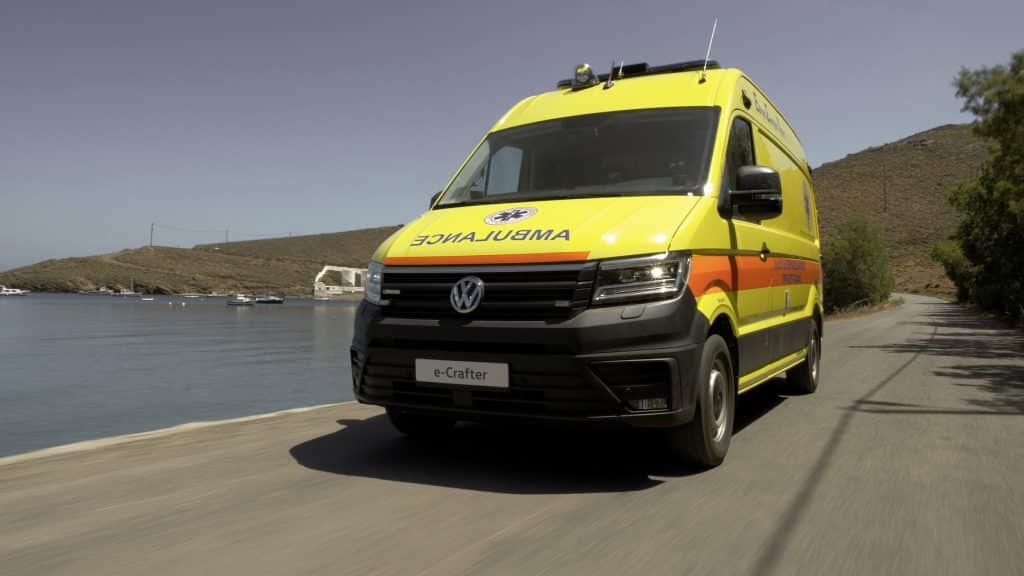 Ambulanza elettrica ad Astypalea - fonte Volkswagen | Elettronauti.it