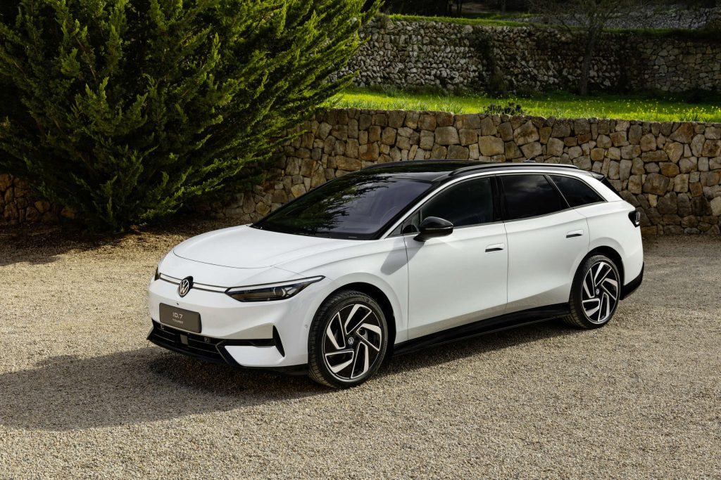 Volkswagen dà il via alle prevendite della station wagon ID.7 Tourer | Elettronauti.it