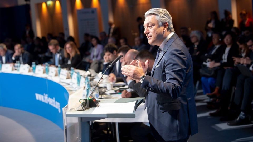 De Meo, il CEO di Renault e l'intervista shock: "Per l'elettrico meglio il 2040"!