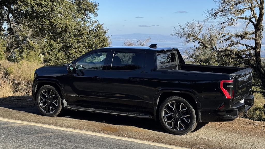 GMC Sierra EV Denali 2025: Potenza, Lusso e Innovazione nel Segmento dei Pick-Up Elettrici | Elettronauti.it