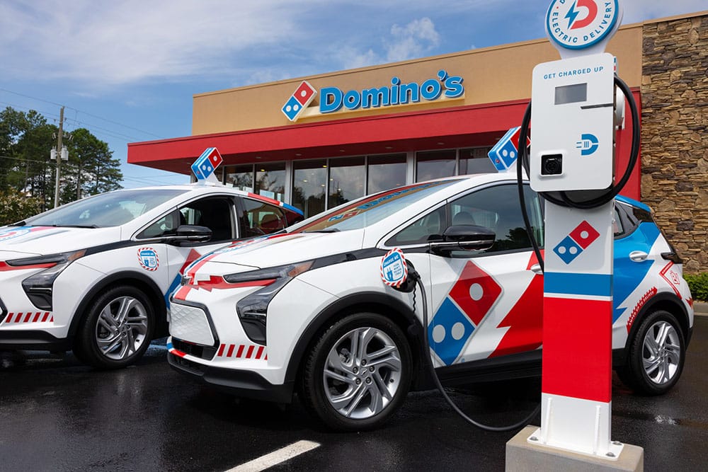 Domino's Pizza - Via alle consegne elettriche con 800 Chevrolet Bolt | Elettronauti.it