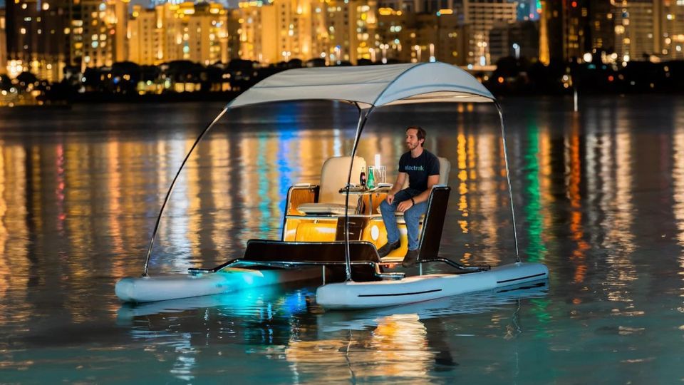 Un catamarano elettrico di lusso a due posti, proveniente dalla Cina, sorprendentemente conveniente