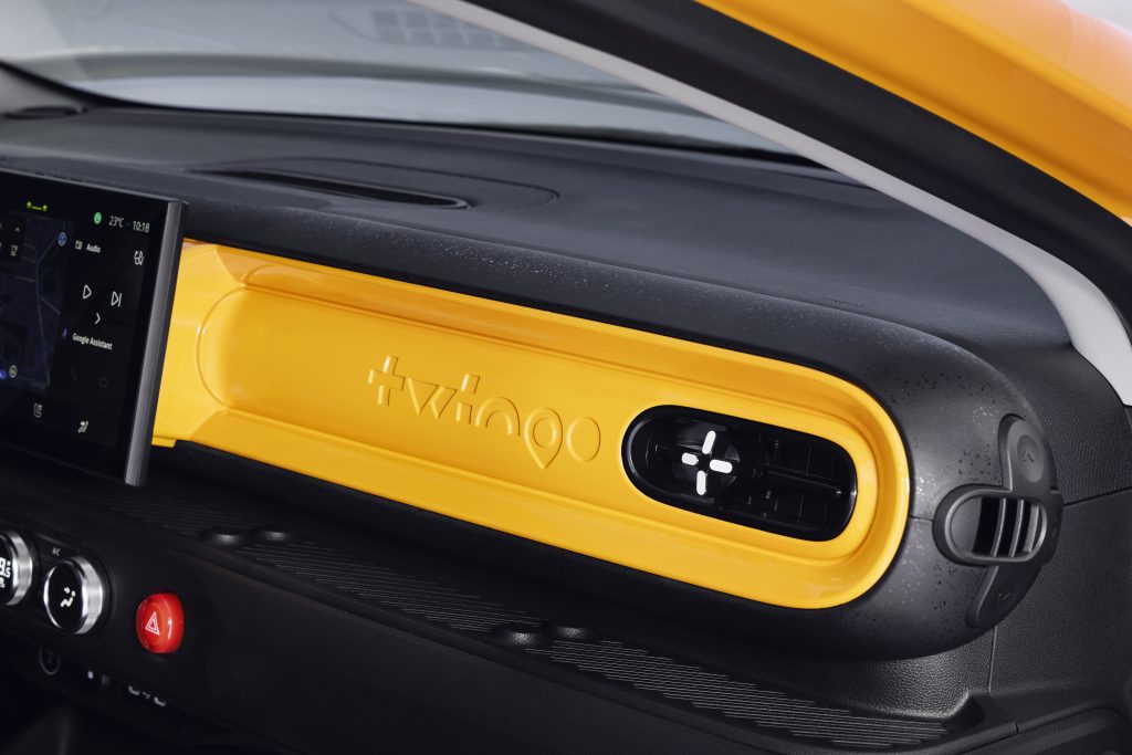 renault twingo - techno jaune mango - interni | Elettronauti.it