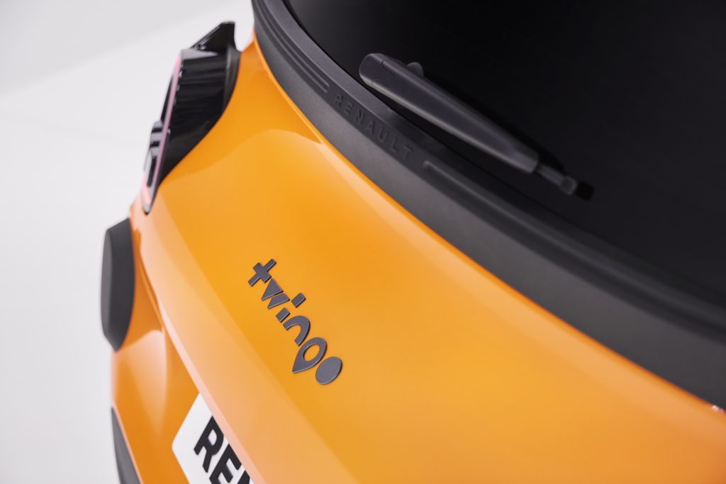 renault twingo - techno jaune mango - dettaglio posteriore | Elettronauti.it