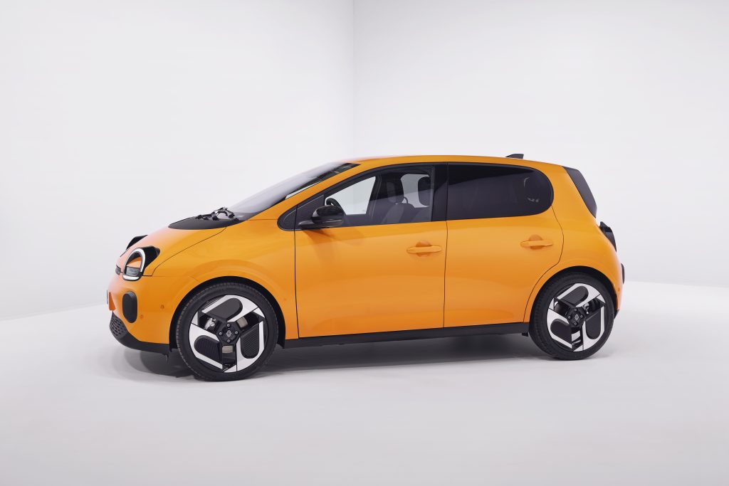 renault twingo - techno jaune mango - vista laterale | Elettronauti.it