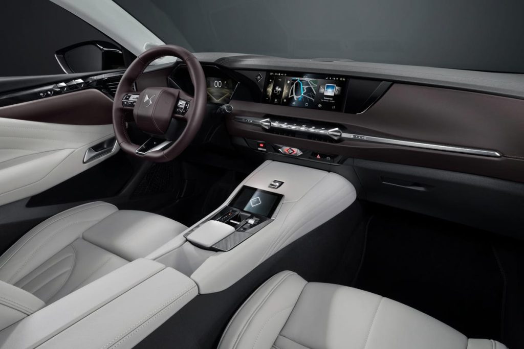 DS N°4 E-TENSE: la nuova berlina elettrica compatta da 450 km di autonomia | Elettronauti.it