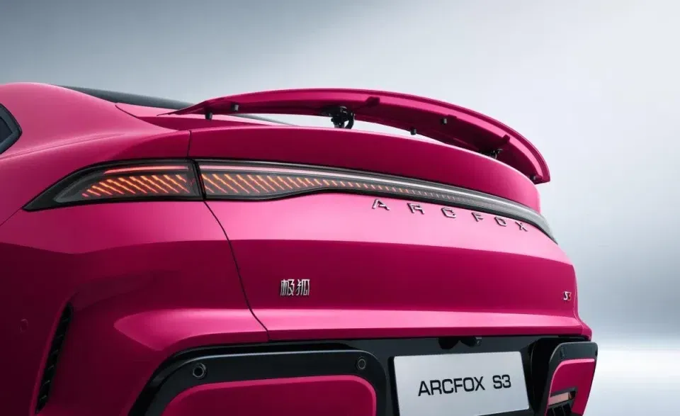 Arcfox S3 debutta il 22 maggio con batteria sostituibile | Elettronauti.it