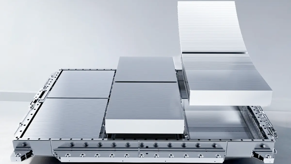 BYD difende la Blade Battery 2: ricarica record e sicurezza