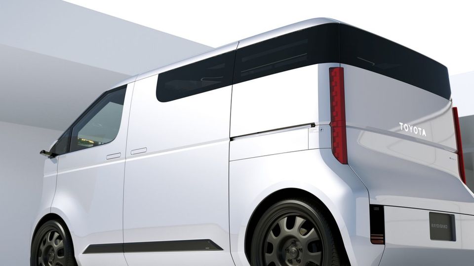 Il nuovo concept di furgone EV di Toyota è una scatola su ruote che viene dallo spazio