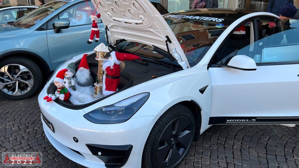 Electric Christmas Day 2024 - Auguri tra Vecchi e Nuovi Elettronauti | Elettronauti.it