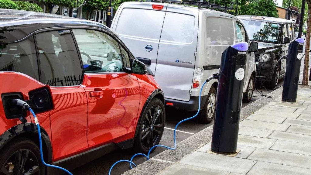Auto elettriche riducono la domanda di petrolio globale | Elettronauti.it