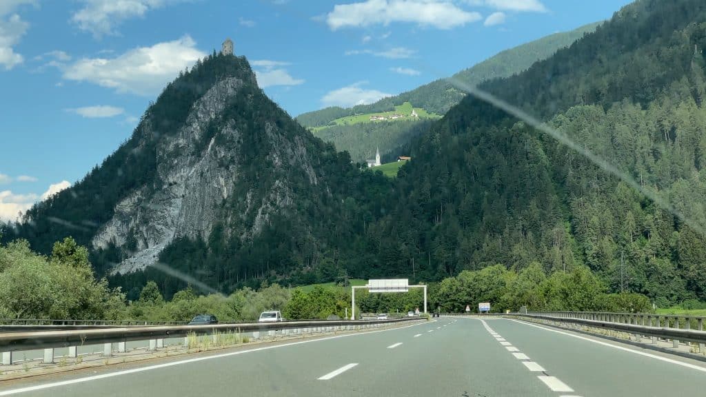 Al limite dell'elettrone - In Austria con la Peugeot e-208 | Elettronauti.it
