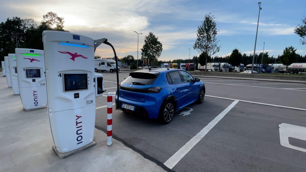 Al limite dell'elettrone - In Austria con la Peugeot e-208 | Elettronauti.it