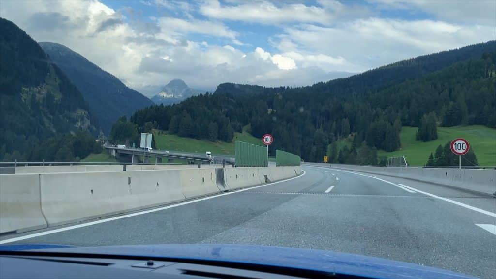 Al limite dell'elettrone - In Austria con la Peugeot e-208 | Elettronauti.it