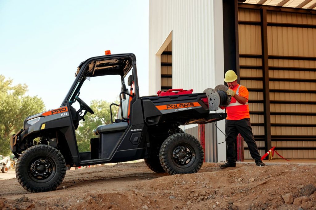 emailbanner 2025 pro xd full size kinetic image product roof beacon tailgate storage box towing lightbar 03 1024x683