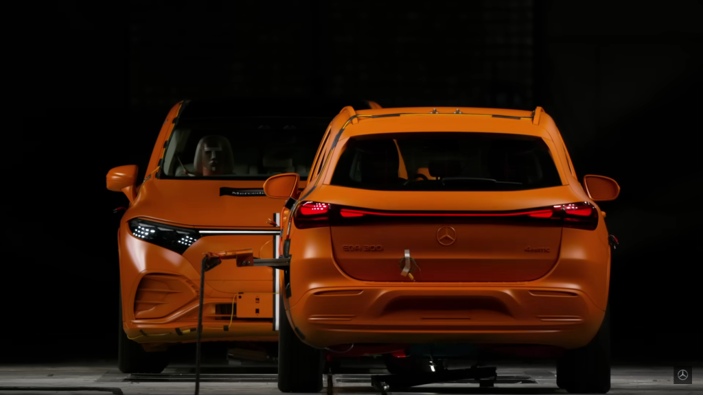 Crash test, Mercedes fa schiantare due auto elettriche | Elettronauti.it