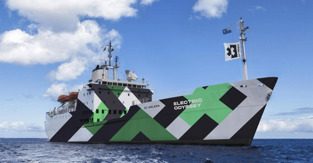 Nave St. Helena che sposta il "circus" per il mondo | Elettronauti.it