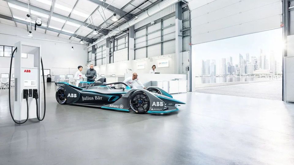 La Formula E ritarda di nuovo il debutto della ricarica a metà gara da 600kW