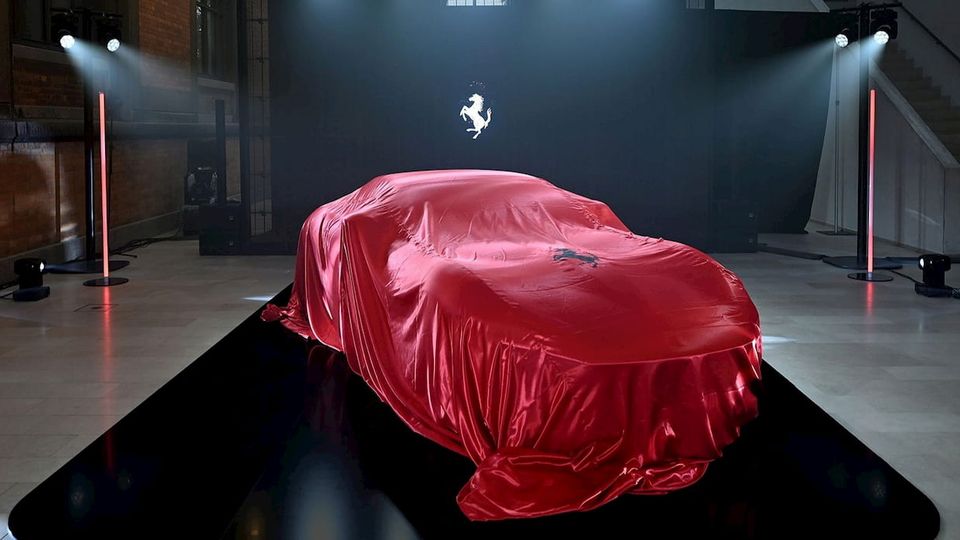 La Ferrari dichiara che il suo primo veicolo elettrico è in anticipo rispetto alla tabella di marcia