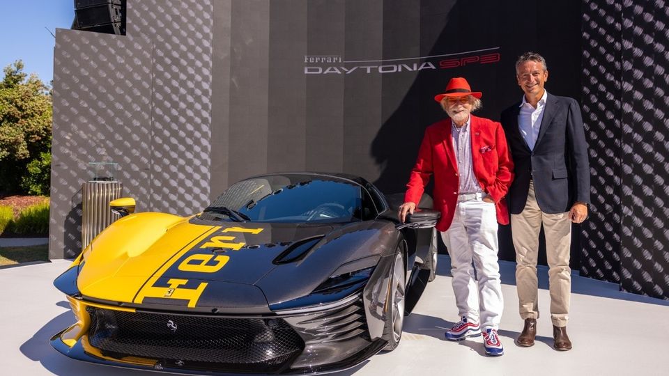 Herbert Wertheim di fianco alla sua Ferrari Daytona SP3 presa all'asta lo scorso anno per 26 milioni di dollari