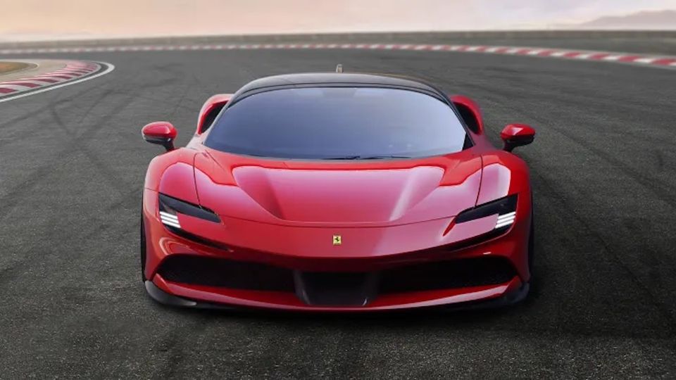 Il CEO della Ferrari non si aspetta che i veicoli elettrici riducano i margini