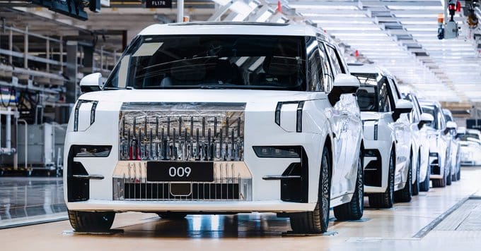 Zeekr inizia le consegne del suo EV 001 - leader mondiale con i suoi 1000 km di autonomia | Elettronauti.it