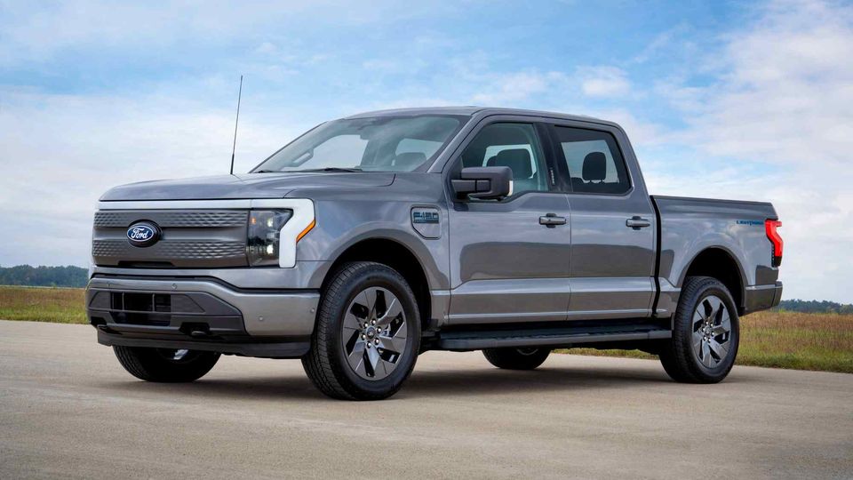 Ford presenta l'F-150 Lightning 'Flash' con autonomia 514 km, cabina high-tech, pompa di calore a 70.000 dollari