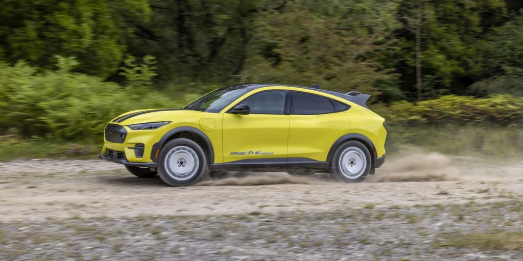 Ford Mustang Mach-E Rally è un pony elettrico sportivo e potenziato costruito per il fuoristrada | Elettronauti.it