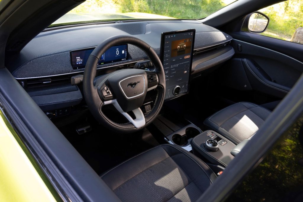 Ford Mustang Mach-E Rally è un pony elettrico sportivo e potenziato costruito per il fuoristrada | Elettronauti.it