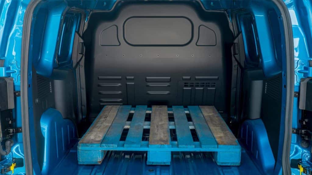 Ford svela il suo terzo furgone elettrico, l'E-Transit Courier | Elettronauti.it