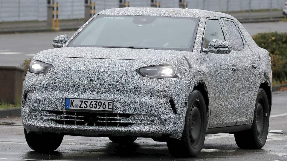 Il nuovo crossover elettrico di Ford realizzato in collaborazione con Volkswagen è stato sorpreso durante i primi test.