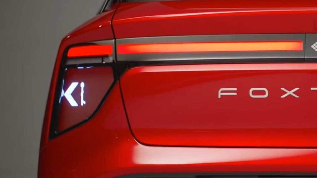 Foxconn Model B Faro Posteriore | Elettronauti.it