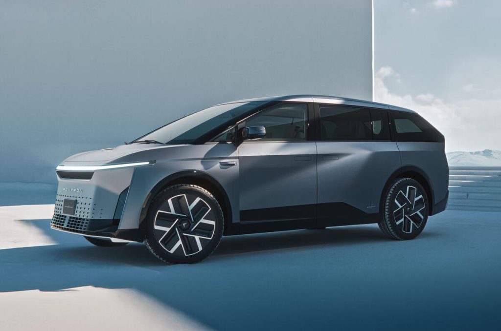 Foxtron Model D - by Pininfarina - Un sogno per Servizi Noleggio con Conducente e Clientela VIP | Elettronauti.it