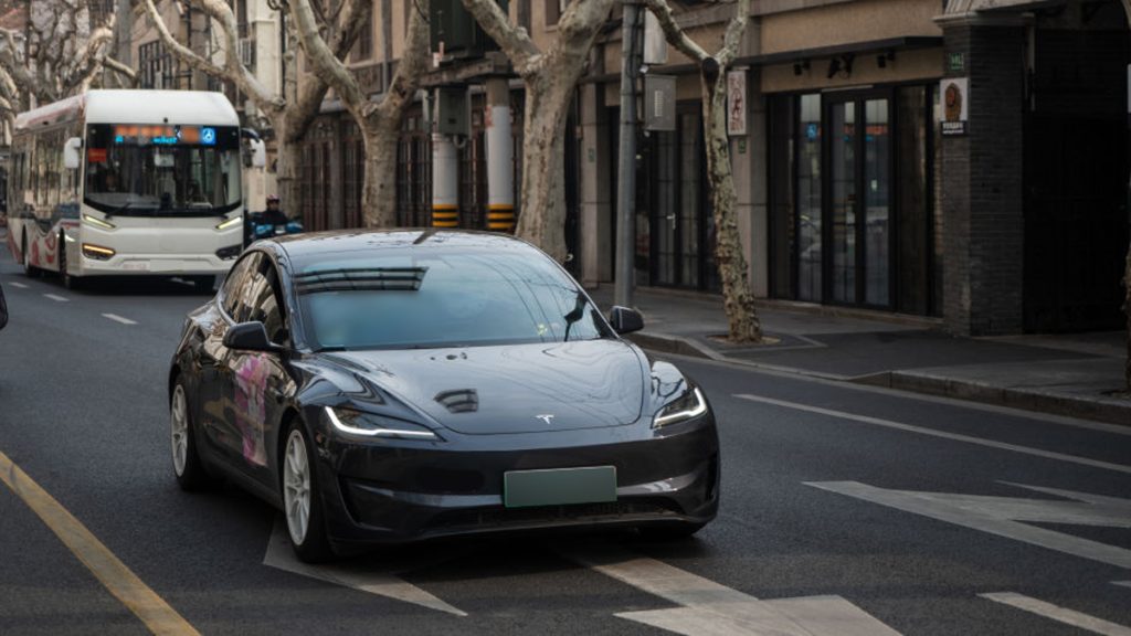 Tesla inaugura il servizio Robotaxi ad Austin: supervisionato da un operatore a bordo | Elettronauti.it