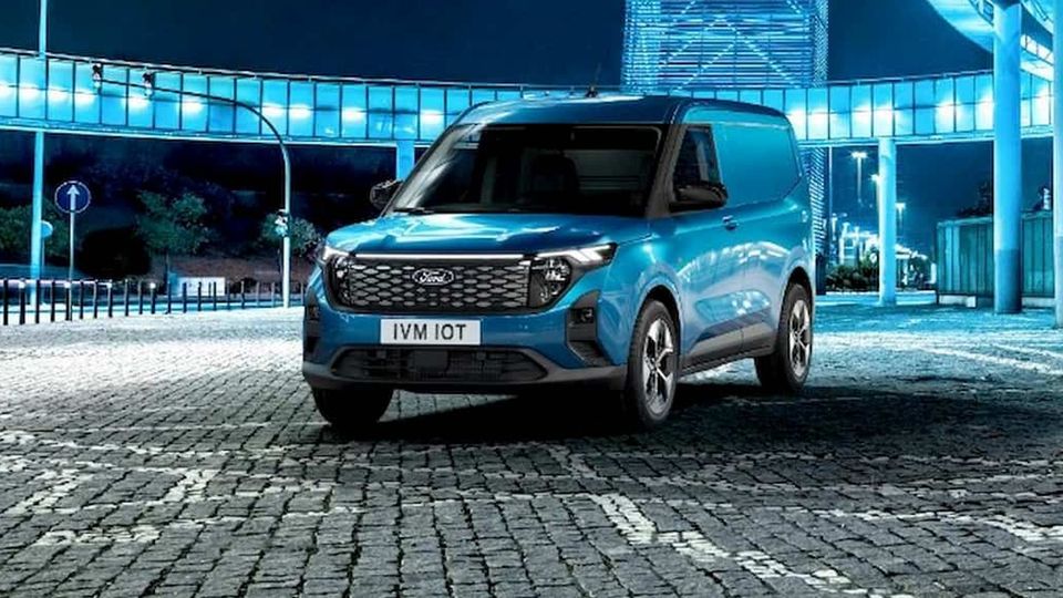 Ford svela il suo terzo furgone elettrico, l'E-Transit Courier