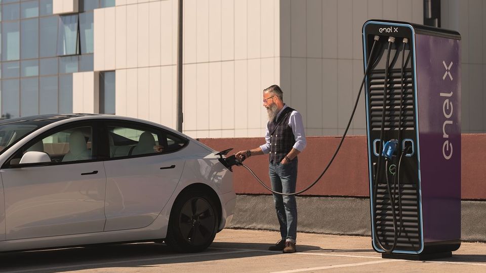 Enel Plug&Charge ricarica EV senza app né tessere