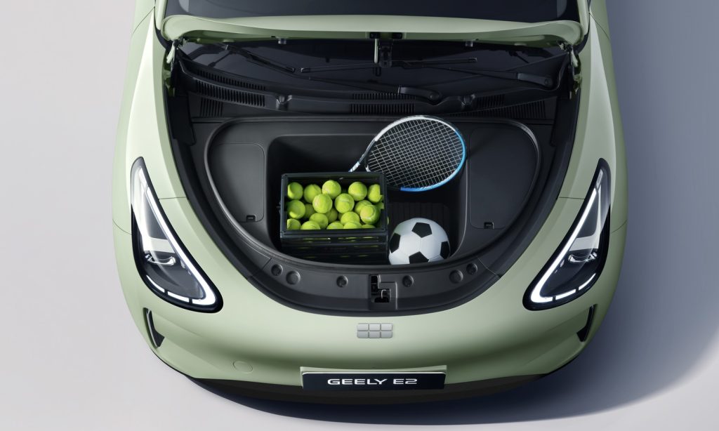 Geely E2 pronta a sbarcare in Europa, la citycar elettrica cinese sfida BYD e Renault | Elettronauti.it