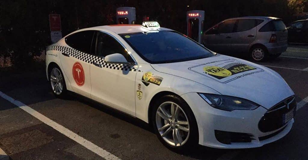 Taxi Tesla Milano