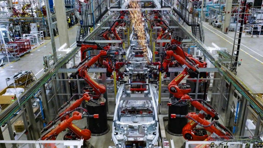 Tesla mostra il nuovo robot "Godzilla" - uno sguardo approfondito all'ultima linea di produzione | Elettronauti.it
