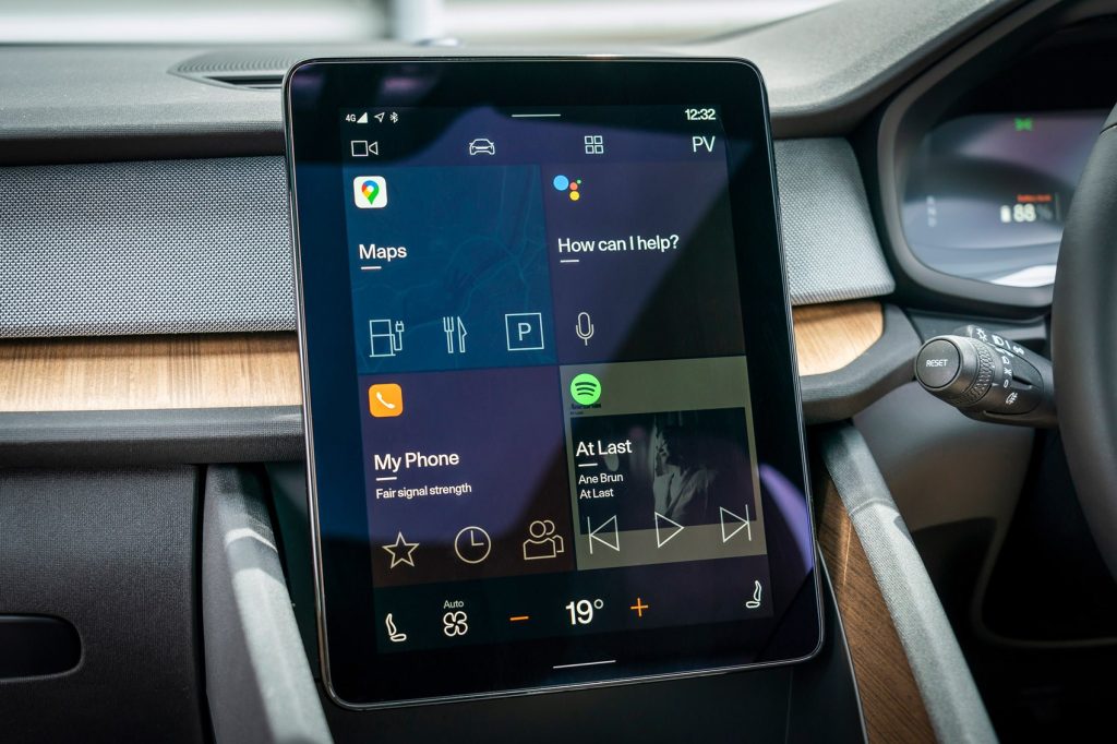 Software ancora acerbo, Audi Q6 e-tron rischia di arrivare in ritardo: entra in campo Google
