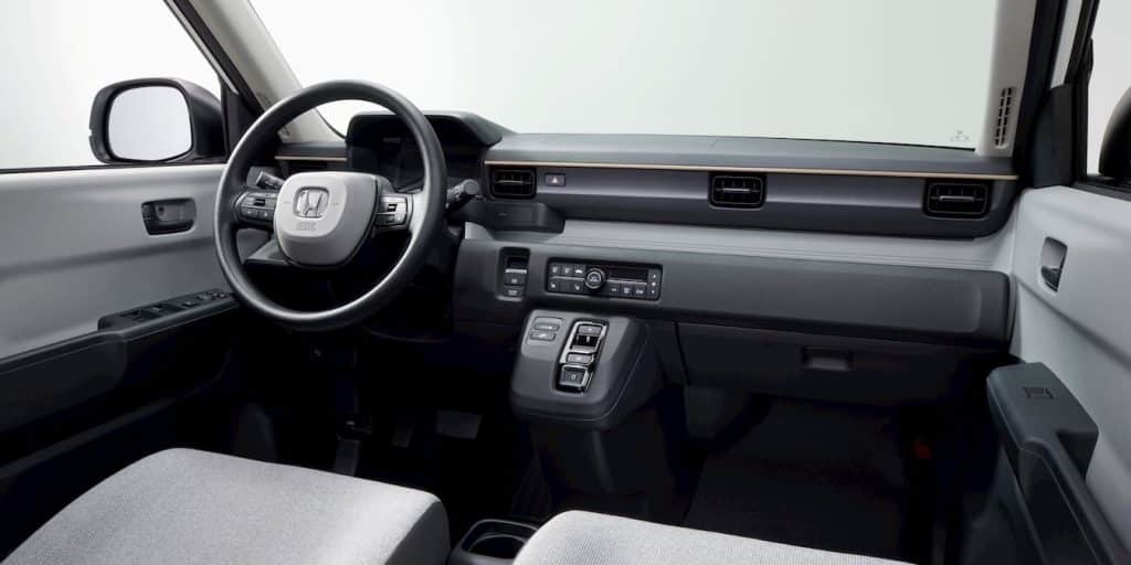 Honda N-ONE e, vista interna dei posti anteriori | Elettronauti.it