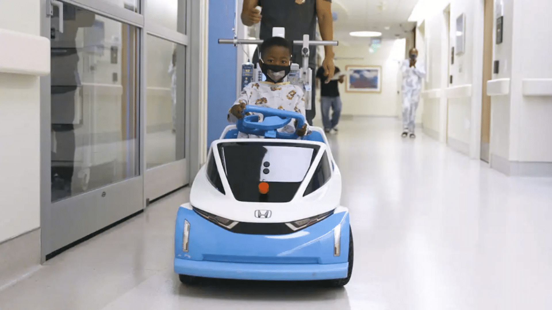 Honda, piccole auto elettriche per gli ospedali pediatrici