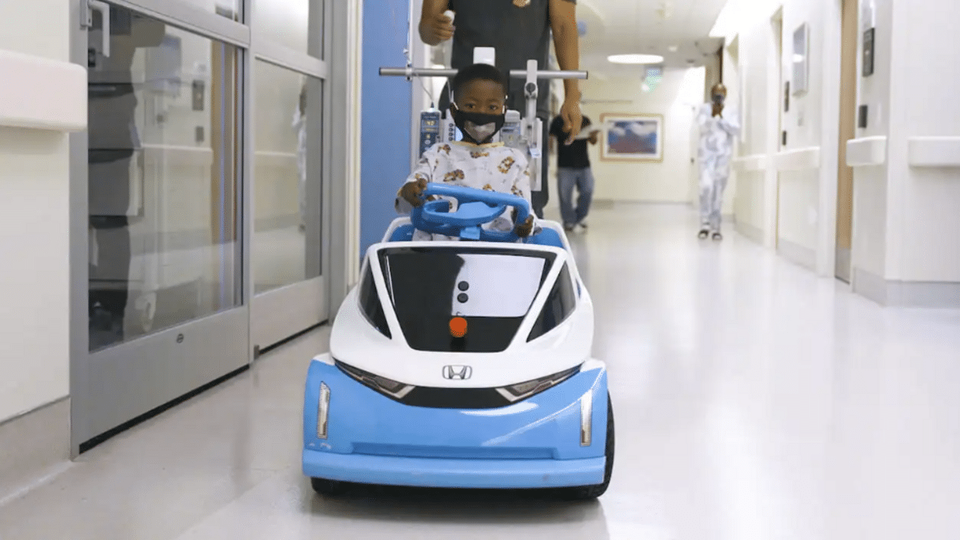 Honda, piccole auto elettriche per gli ospedali pediatrici