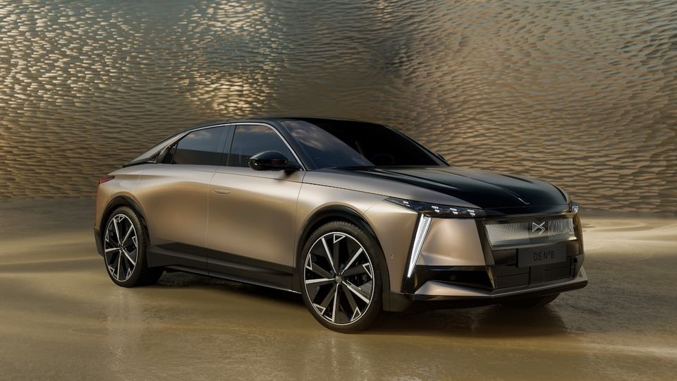 DS 8 elettrica: prezzi ufficiali e autonomia fino a 749 km per la berlina di lusso Citroën